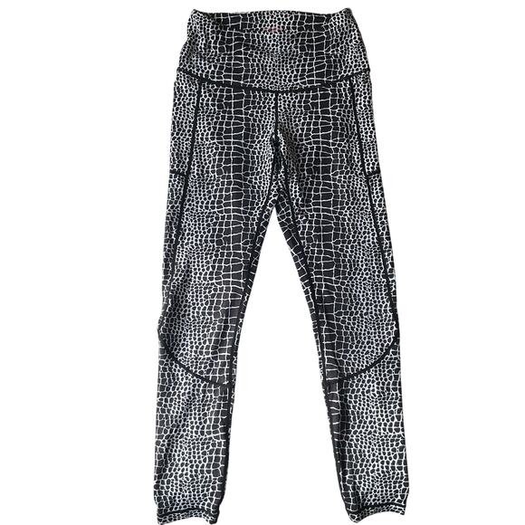 Feed Me Fight Me Women Leggings size M Stretchy Snake Skin Print Black & White - Picture 1 of 9